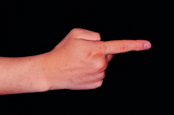 포토 손 포즈 신체 손가락 한손 한명 손짓 근접촬영 신체부위 어둠 검지손가락 가리킴 손목 손등 삿대질 국내포토 1 뷰포인트 모션 사람 파일형식