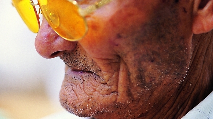 포토 잡화 할아버지 노년 남자 안경 얼굴 신체 수염 한명 사람 동양인 근접촬영 옆모습 신체부위 머리 입 주름 코 귀 남자만 남자한명만 성인남자만 성인한명만 성인남자한명만 노인만 성인만 노인남자만 노인남자한명만 안경낌 국내포토 1 뷰포인트 인종 성인 파일형식