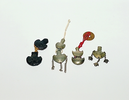 포토 한국문화 한국전통 전통 잡화 전통문화 줄 장신구 사람없음 장식 끈 전통의상 한복 철 바늘꽂이 오브젝트 노리개 바늘삼지 바늘쌈지노리개 철제 국내포토 동양문화 문화 전통소품 한국 꽂이 파일형식