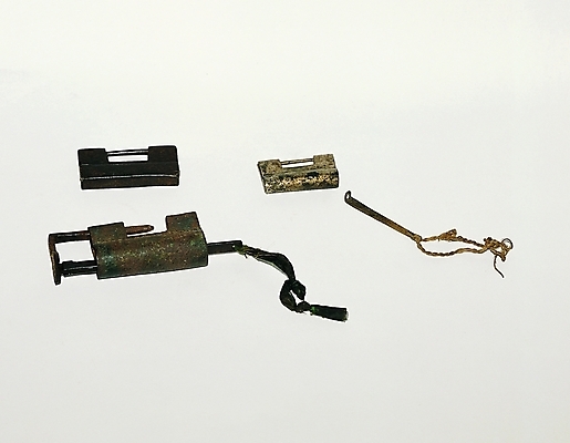 포토 한국문화 한국전통 전통 전통문화 줄 생활용품 열쇠 자물쇠 사람없음 끈 빈티지 철 오브젝트 부식 잠금 보안장치 국내포토 동양문화 문화 컨셉 한국 장비 보안 파일형식