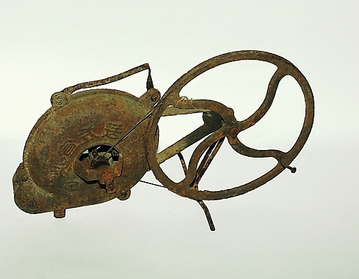 포토 문자 한국문화 한국전통 전통 기호 전통문화 생활용품 사람없음 한개 한자 도구 빈티지 철 오브젝트 부식 쇠풍로 풍기 풍로 국내포토 1 동양문화 문화 컨셉 한국 파일형식