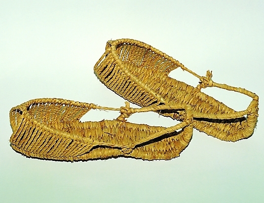 포토 한국문화 한국전통 전통 잡화 전통문화 한쌍 컬러 신발 장신구 사람없음 노란색 두개 전통의상 오브젝트 한켤레 짚신 새끼줄 짚끈 국내포토 1 동양문화 문화 줄 2 전통소품 한국 끈 파일형식