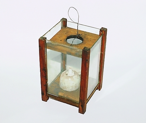 포토 한국문화 한국전통 전통 전통문화 생활용품 유리 조명 사람없음 목재 램프 오브젝트 호롱불 등잔 국내포토 나무 동양문화 문화 재료 재질 한국 파일형식