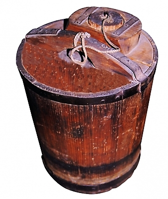 포토 한국문화 한국전통 전통 전통문화 컬러 생활용품 통 사람없음 목재 한개 갈색 빈티지 물통 오브젝트 나무통 술통 국내포토 나무 1 동양문화 문화 컨셉 재료 한국 파일형식