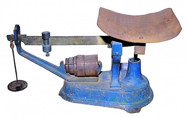 포토 전통 접시 생활용품 저울 사람없음 한개 금속 도구 빈티지 무게 오브젝트 부식 전통저울 추 국내포토 1 식기 컨셉 재질 파일형식