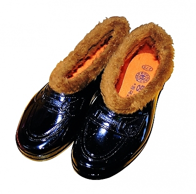 포토 문자 한국문화 한국전통 전통 기호 잡화 전통문화 한쌍 컬러 신발 장신구 한글 사람없음 검은색 전통의상 오브젝트 고무신 한켤레 치수 광택 사이즈 고무 털신 국내포토 1 동양문화 문화 한국 파일형식