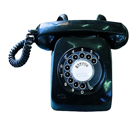 포토 기호 컬러 사람없음 한개 숫자 검은색 통신기기 전화기 유선전화기 오브젝트 수화기 아날로그 통화 다이얼 전화번호 구식 수동 국내포토 문자 1 통신 모션 기계 파일형식