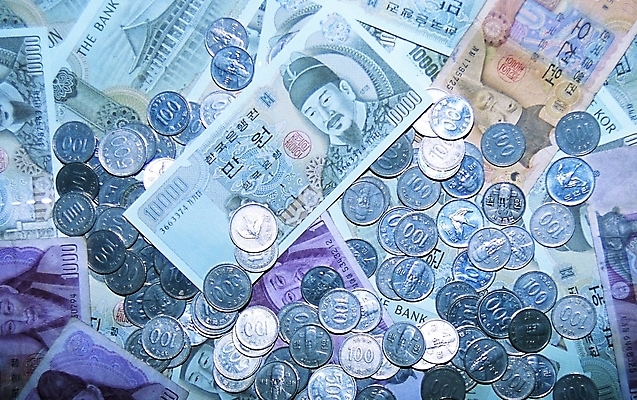 포토 산업 지폐 돈 사람없음 금융 동전 원화 만원 백원 오백원 오브젝트 천원 오천원 필수품 국내포토 경제 재산 상품 파일형식