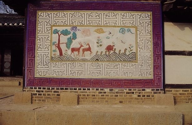 포토 JPG 주간 한국전통 전통 건축 무늬 패턴 주택 미술 사람없음 야외 담장 벽화 작품 민속화 국내포토 자연요소 문화예술 한국 건물 그림 파일형식