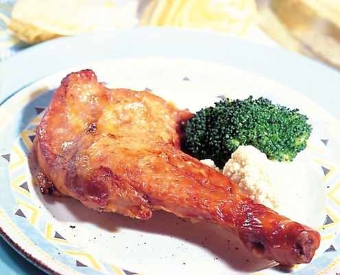 포토 JPG 그릇 접시 음식 패스트푸드 서양음식 요리 사람없음 치킨 프라이드치킨 튀김 닭다리 감자샐러드 국내포토 식기 샐러드 인스턴트 닭고기요리 파일형식