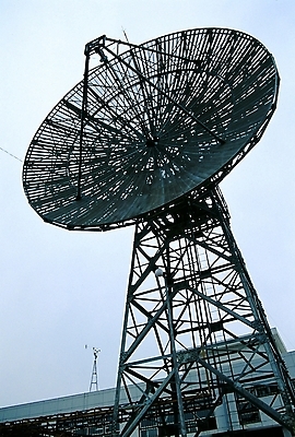 포토 JPG 주간 시설물 건축물 현대건축 건축 산업 통신 첨단산업 안테나 사람없음 야외 인공위성 위성안테나 위성장비 국내포토 자연요소 장비 파일형식