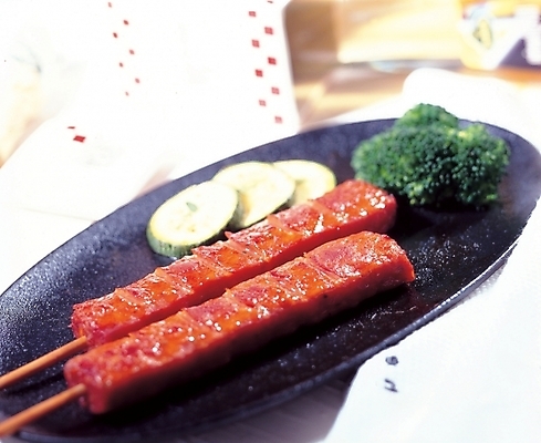 포토 JPG 그릇 접시 음식 채소 호박 디저트 서양음식 육류 사람없음 소시지 꼬챙이 꼬치 안주 햄 꼬치구이 소시지요리 국내포토 식기 식재료 주방용품 가공식품 구이 파일형식