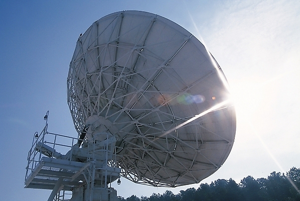 포토 JPG 주간 시설물 건축물 현대건축 건축 산업 통신 안테나 사람없음 야외 햇빛 태양 인공위성 정보 위성안테나 위성장비 국내포토 자연요소 장비 파일형식