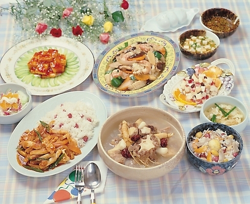 포토 JPG 그릇 접시 웰빙 꽃 한식 포크 밥 수저 사람없음 숟가락 샐러드 상차림 물김치 갈비탕 동치미 영양밥 오징어덮밥 콩밥 국내포토 식물 식기 음식 김치 탕 덮밥 파일형식