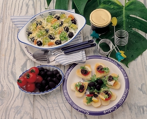 포토 JPG 그릇 접시 웰빙 음식 포크 과일 방울토마토 포도 디저트 서양음식 수저 사람없음 크래커 숟가락 샐러드 카나페 국내포토 식기 토마토 쿠키 파일형식