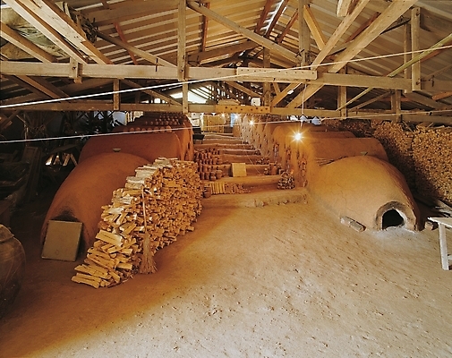 포토 JPG 실내 사람없음 목재 도자기 불가마 장작 도자기공예 오브젝트 찜질 국내포토 나무 재료 내부 아궁이 공예 파일형식