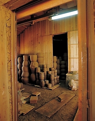 포토 JPG 전통 유물 한국 실내 사람없음 도자기 도자기공예 오브젝트 토기 도예제조소 도예품 국내포토 아시아 내부 용기_그릇 공예 파일형식