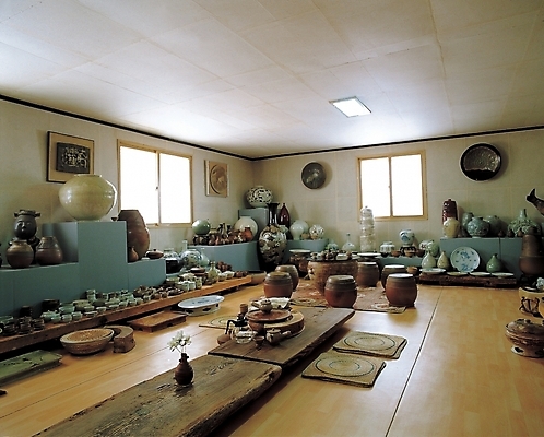 포토 JPG 전통 실내 사람없음 도자기 도자기공예 오브젝트 도예장 도예품 국내포토 내부 공예 파일형식