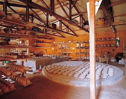 포토 JPG 전통 그릇 실내 사람없음 도자기 도자기공예 오브젝트 도예제조소 도예품 국내포토 식기 내부 공예 파일형식