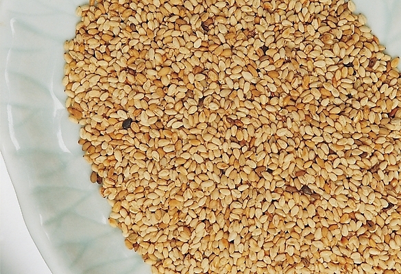 포토 JPG 그릇 접시 음식 식재료 재료 곡류 씨앗 사람없음 농작물 깨 참깨 국내포토 식물 식기 농업 조미료 파일형식