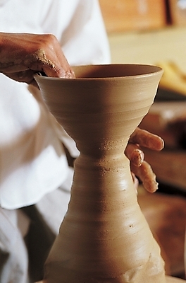 포토 JPG 전통 손 문화 신체부위 흙 도자기 도자기공예 도예품 국내포토 사람 공예 파일형식