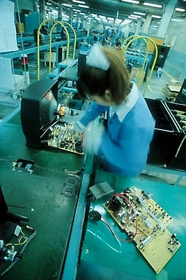 포토 여자 산업 공장 첨단산업 실내 한명 사람 20대 성인 기계 직원 산업시설 반도체 여자만 여자한명만 성인여자만 청년만 청년여자만 성인한명만 청년여자한명만 성인여자한명만 성인만 국내포토 1 공업 청년 내부 파일형식