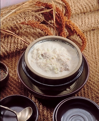 포토 JPG 한국문화 그릇 식기 접시 웰빙 한식 사람없음 국자 돌솥 비지찌개 콩비지 콩비지찌개 국내포토 동양문화 음식 주방용품 한국 찌개 비지 파일형식