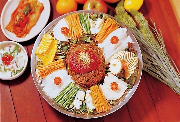 포토 JPG 한국문화 한국전통 그릇 한식 음식 과일 김치 귤 요리 사람없음 면류 면 사과 국수 막국수 국내포토 동양문화 전통 식기 한국 파일형식