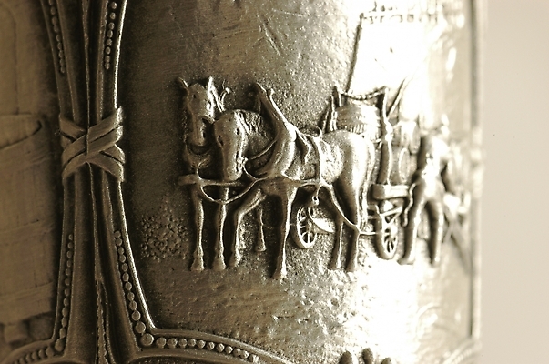 포토 JPG 스튜디오촬영 생활용품 술잔 주방용품 잔 실내 근접촬영 사람없음 컵 말_동물 오브젝트 청동 국내포토 식기 뷰포인트 포유류 내부 파일형식