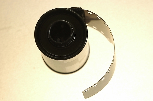 포토 JPG 스튜디오촬영 실내 근접촬영 사람없음 전자제품 하이앵글 한개 카메라 필름 오브젝트 필름사진 필름통 국내포토 1 뷰포인트 내부 파일형식