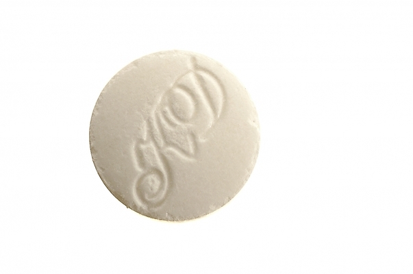 포토 JPG 스튜디오촬영 의학 실내 건강 근접촬영 사람없음 치료 하이앵글 알약 약 건강관리 흰색 원형 먹는약 처방 조제 한알 국내포토 도형 1 뷰포인트 컬러 관리 내부 만들기 파일형식