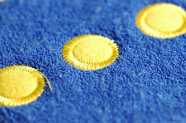 포토 JPG 스튜디오촬영 생활용품 백그라운드 놀이 실내 근접촬영 사람없음 파란색 하이앵글 장난감 노란색 놀이용품 오브젝트 주사위 교구 교육용품 자수 주사위놀이 부직포 국내포토 교육 뷰포인트 컬러 내부 파일형식