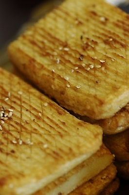 포토 JPG 한식 반찬 한국 요리 근접촬영 사람없음 어묵 깨 어묵조림 오뎅조림 국내포토 아시아 음식 뷰포인트 식재료 조미료 조림 파일형식