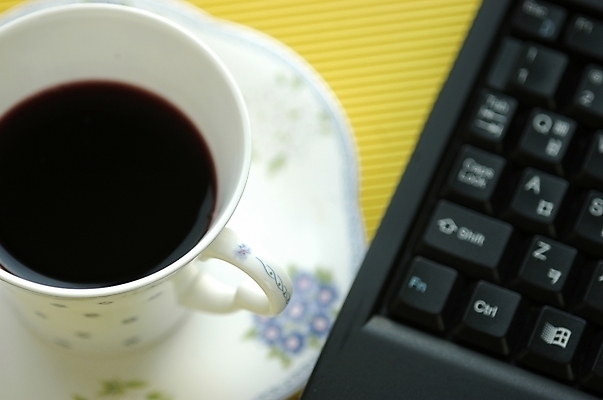 포토 JPG 스튜디오촬영 식기 여유 커피 음료 음식 꽃무늬 주방용품 디저트 잔 한잔 실내 근접촬영 사람없음 아웃포커스 컵 노트북 하이앵글 컴퓨터용품 사무용품 키보드 커피잔 찻잔 원두커피 블랙커피 국내포토 1 꽃 감정 뷰포인트 생활용품 무늬 문구용품 촬영기법 내부 전자제품 오브젝트 파일형식