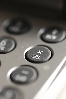 포토 JPG 스튜디오촬영 한대 실내 근접촬영 사람없음 아웃포커스 전자제품 스마트폰 하이앵글 통신기기 전화기 숫자판 키패드 국내포토 1 뷰포인트 통신 촬영기법 내부 핸드폰 스마트기기 숫자 기계 파일형식