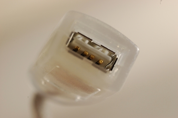 포토 JPG 스튜디오촬영 실내 근접촬영 사람없음 컴퓨터 하이앵글 한개 사무용품 접속 usb포트 USB 연결단자 국내포토 1 뷰포인트 문구용품 내부 전자제품 파일형식