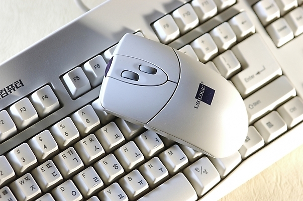 포토 JPG 스튜디오촬영 실내 근접촬영 사람없음 컴퓨터 하이앵글 한개 컴퓨터용품 사무용품 키보드 마우스 오브젝트 휠마우스 굴리기 돌리기 국내포토 1 뷰포인트 모션 문구용품 내부 전자제품 파일형식