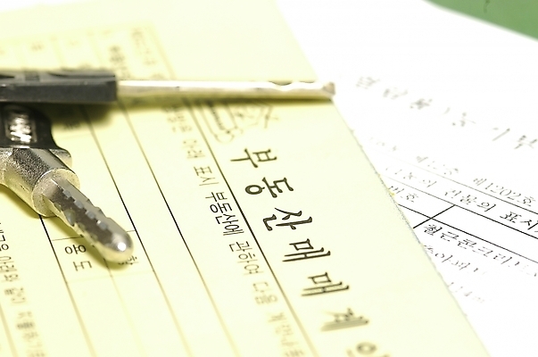 포토 JPG 스튜디오촬영 산업 생활용품 열쇠 부동산 실내 근접촬영 사람없음 하이앵글 문서 부동산매매 계약서 보안장치 국내포토 뷰포인트 내부 장비 재산 오브젝트 보안 파일형식