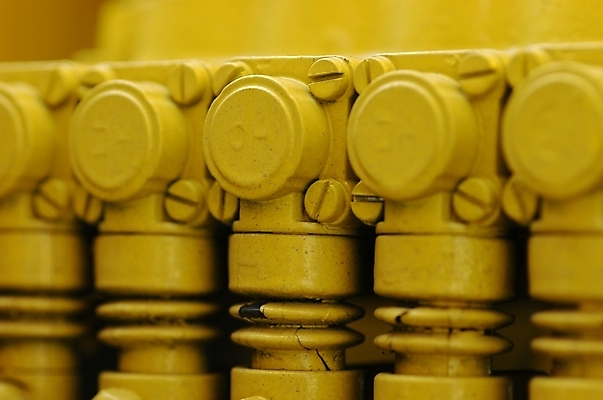 포토 JPG 주간 근접촬영 사람없음 야외 노란색 기계 중장비 산업장비 부속품 파이프 산업재료 관 볼트 너트 산업기기 국내포토 자연요소 산업 뷰포인트 컬러 장비 공구 오브젝트 파일형식