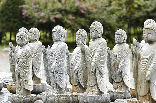 포토 JPG 주간 기념일 불교 종교용품 사람없음 야외 부처님오신날 돌_바위 불교용품 부처 돌부처 불타 국내포토 자연요소 종교 이벤트 파일형식