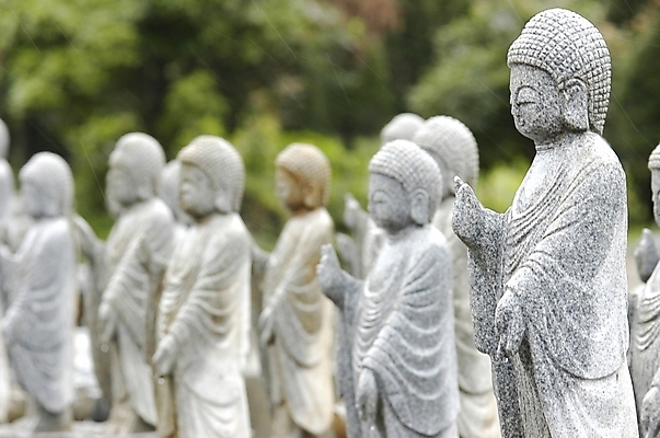 포토 JPG 주간 기념일 불교 종교용품 사람없음 야외 부처님오신날 돌_바위 불교용품 부처 돌부처 불타 국내포토 자연요소 종교 이벤트 파일형식