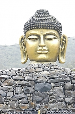 포토 JPG 주간 종교 불교 종교용품 사람없음 야외 돌_바위 불상 불교용품 부처 금불상 불타 황금불상 국내포토 자연요소 파일형식