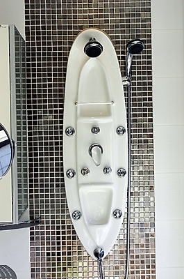 포토 JPG 시설물 현대건축 건축 실내 근접촬영 사람없음 인테리어 욕실 건축부분 타일 화장실 건축자재 샤워기 샤워실 샤워장 국내포토 건축물 디자인 뷰포인트 내부 샤워시설 파일형식