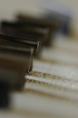 포토 JPG 스튜디오촬영 비즈니스 실내 집게 사람없음 하이앵글 사무용품 여러개 소프트포커스 클립 종이집게 국내포토 뷰포인트 다수 문구용품 촬영기법 내부 파일형식