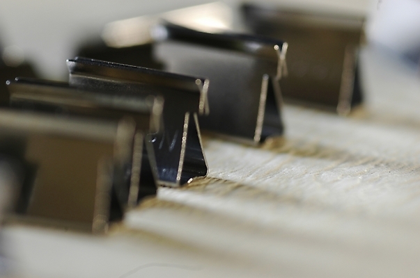 포토 JPG 스튜디오촬영 비즈니스 실내 집게 근접촬영 사람없음 사무용품 여러개 클립 고정 종이집게 국내포토 뷰포인트 다수 문구용품 내부 파일형식