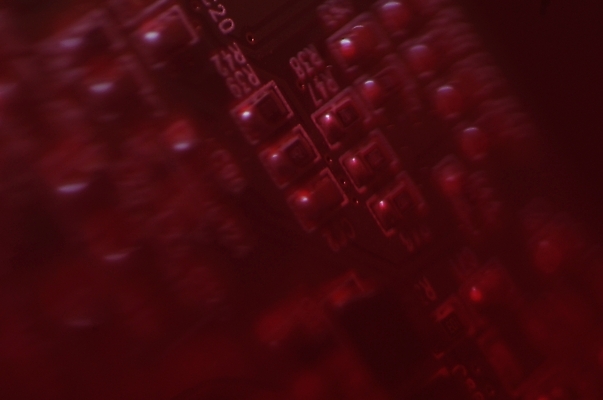 포토 JPG 스튜디오촬영 과학 첨단산업 실내 근접촬영 사람없음 하이앵글 어둠 부속품 회로판 하이테크 반도체 산업재료 전자회로 다이오드 집적회로 국내포토 산업 뷰포인트 기술 내부 오브젝트 파일형식