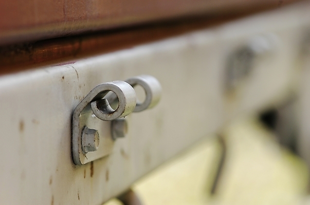 포토 JPG 주간 백그라운드 근접촬영 사람없음 야외 아웃포커스 장비 두개 공구 구멍 고리 중장비 철물 국내포토 자연요소 뷰포인트 2 촬영기법 도구 산업장비 파일형식