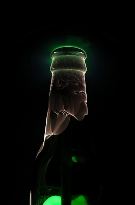 포토 JPG 백그라운드 술병 사람없음 컴퓨터그래픽 그래픽 인테리어 병 신비 맥주병 야광 국내포토 식기 디자인 컨셉 병_용기 맥주 주류 빛 파일형식