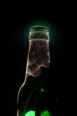 포토 JPG 백그라운드 술병 사람없음 컴퓨터그래픽 그래픽 인테리어 병 신비 맥주병 야광 국내포토 식기 디자인 컨셉 병_용기 맥주 주류 빛 파일형식