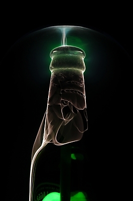 포토 JPG 백그라운드 술병 사람없음 컴퓨터그래픽 그래픽 인테리어 병 신비 맥주병 야광 국내포토 식기 디자인 컨셉 병_용기 맥주 주류 빛 파일형식